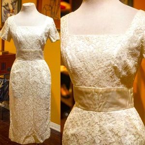 Vintage 1960’s Ivory Lace Wedding Dress